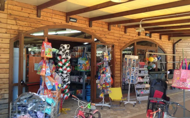 Comfortable Campsite-chalet G10 Tuscany Near sea