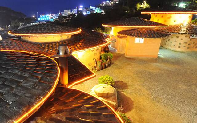 Yeosu Hyangilam Heukjip Pension