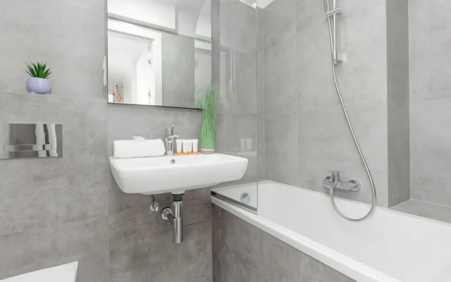 15th Floor Studio in Warsaw by Renters