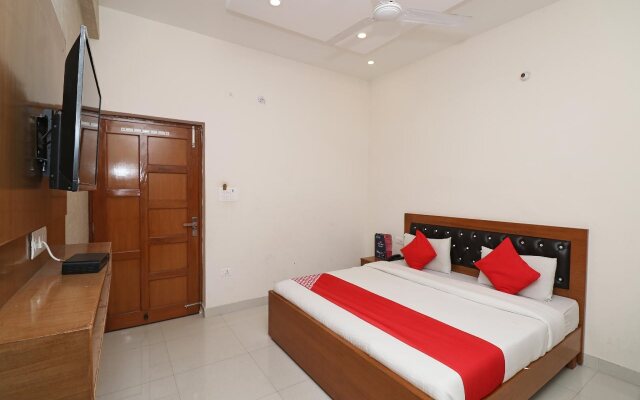 Chandra Palace By OYO Rooms