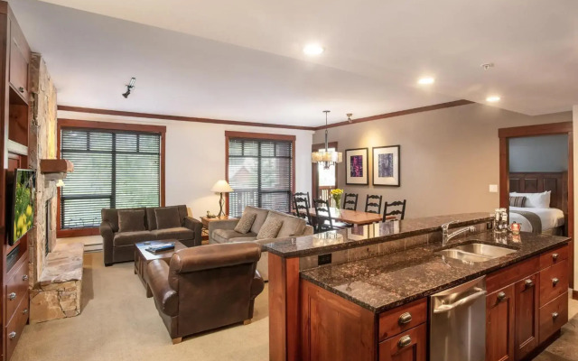 First Tracks Lodge
