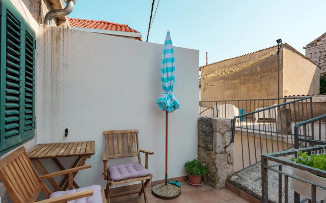 Hanna Cozy Old Stone House