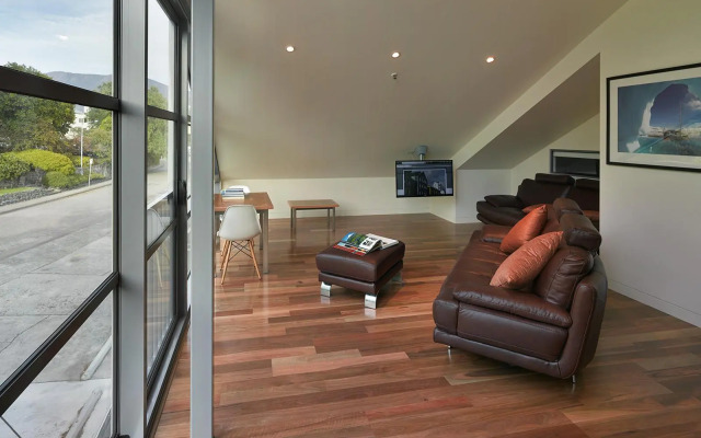 Salamanca Wharf Hotel