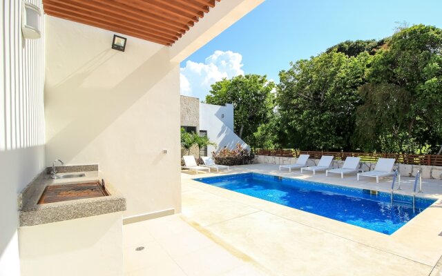 Rooftop Jacuzzi Vacation Home by Olahola
