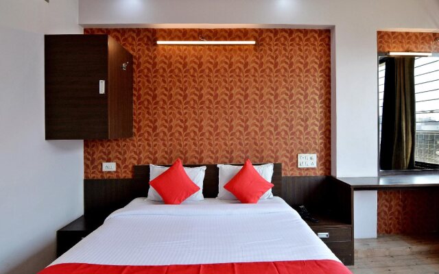 Hotel Majestic Deluxe Lodging by OYO Rooms