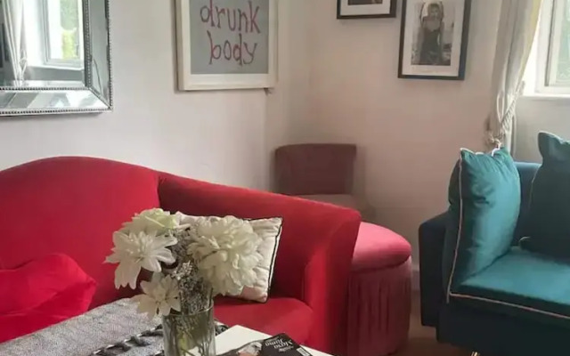 Cosy & Chic 1BD Flat - 6 Minutes to Notting Hill!