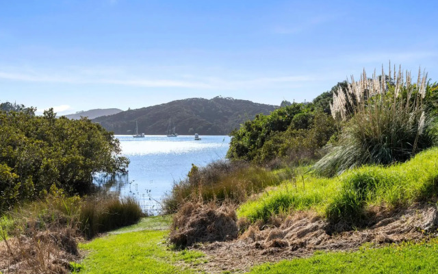 Ota Point Paradise - Whangaroa Holiday Home