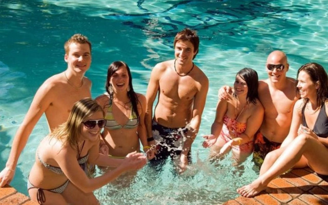 BUNK Surfers Paradise - International Backpacker Hostel