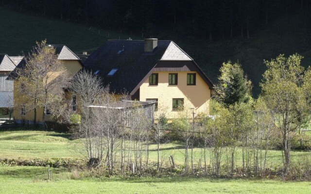 Spacious Cottage Near Ski Area In Pusterwald