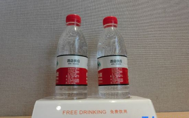 Vienna Hotel (Guiyang Huaxi Park Xueshi Road Subway Station)