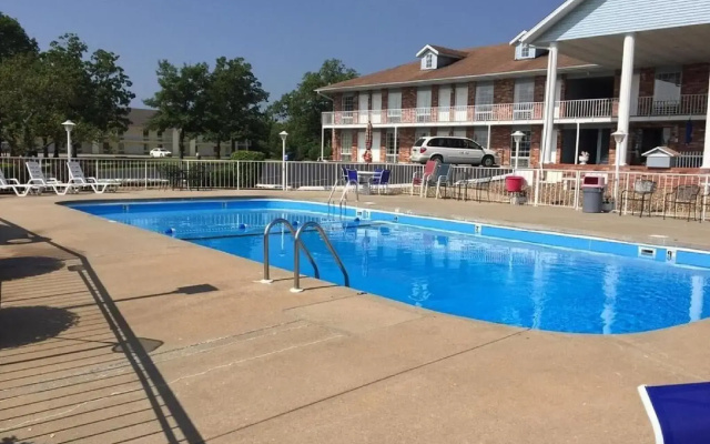 Twelve Oaks Inn
