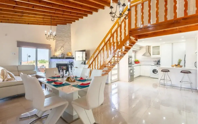 Villa Stone House in Neo Chorio