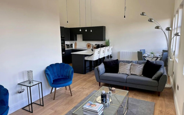 Luxury 3 Bedroom Modern Penthouse- Birmingham City