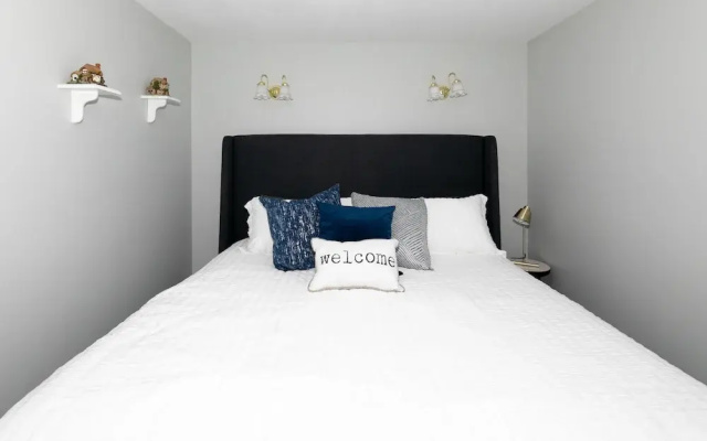 Dream 4-Br 4-Ba Chalet | Private Hot Tub | 2 min to Jasper National Park Gates