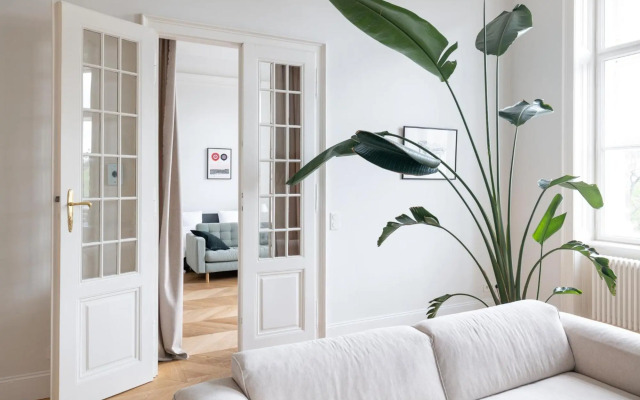 2200SQFT Luxury Apartment in City Center