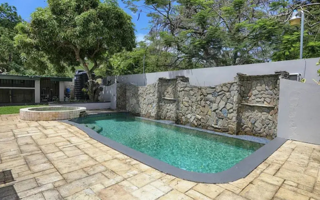 Pool and Jacuzzi Vacation Home