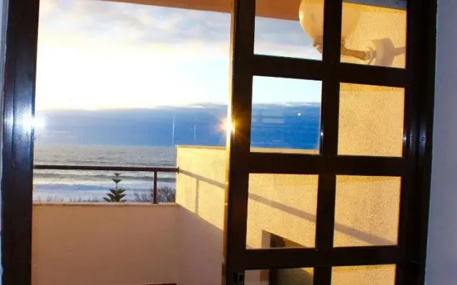 Surf Riders & Co - Surf Camp Moinhos