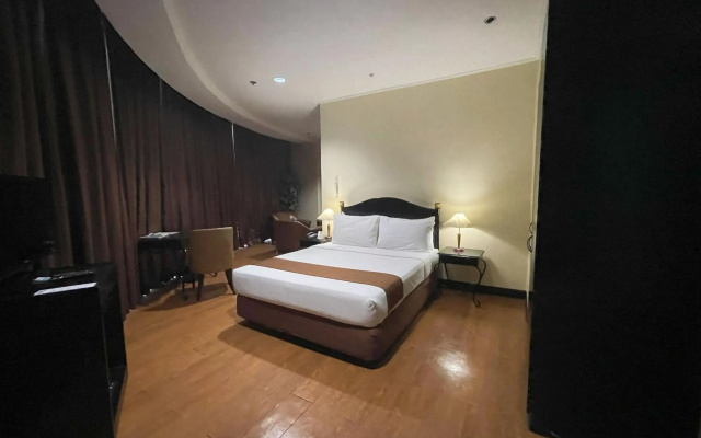The Golden Peak Hotel & Suites powered by Cocotel