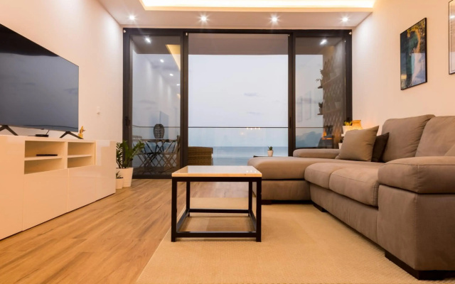 3 bdr aprt, stunning seaview, rooftop pool - LCGR