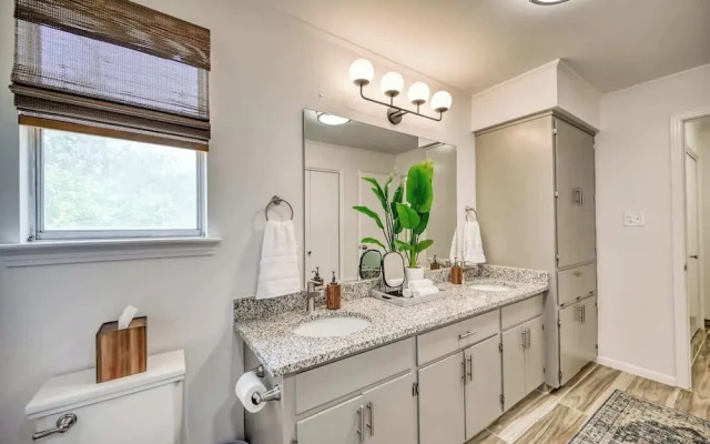 Luxury Lakefront Oasis With Boat Dock-firepit