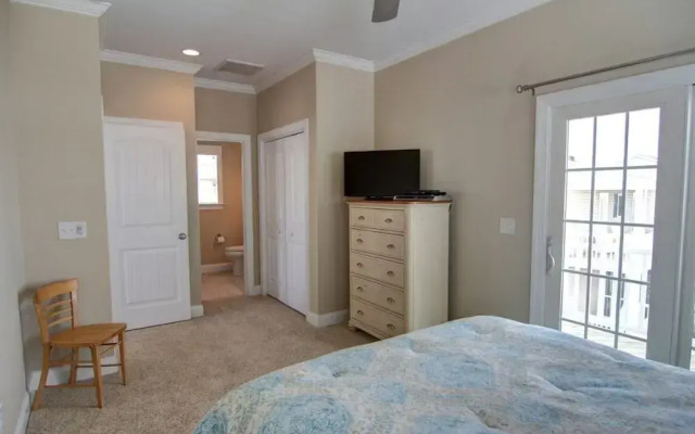 Welcome  4 Bedroom Home by RedAwning