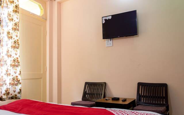 OYO 13829 Home Cozy Hill View Plaza McLoad Ganj