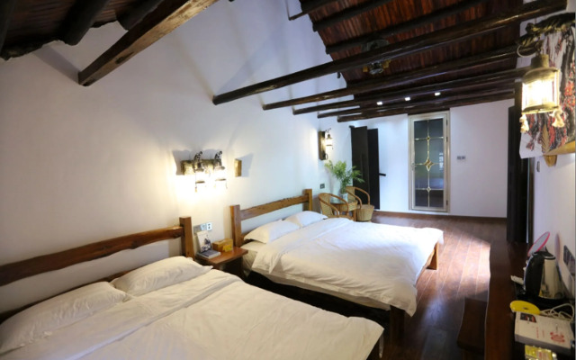 Fengguan Mountain Meilu Village Inn (Yangshuo Yulong River Scenic Area)