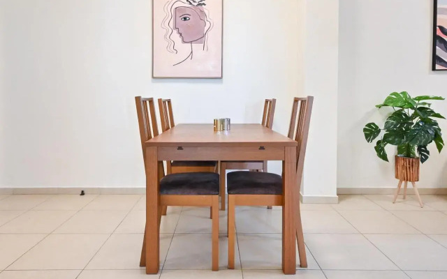 Simple 1BR in the city center by HolyGuest