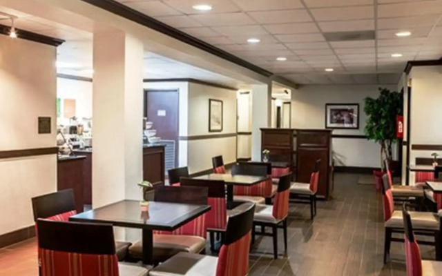 Comfort Suites - Near The Galleria