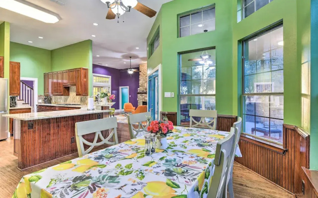 Private Pool: Spacious & Vibrant Argyle Villa!