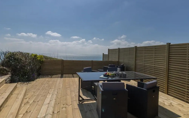Cove Lodge