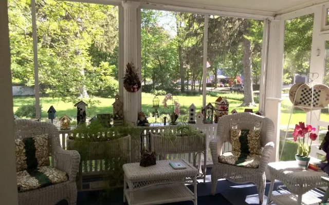 18 Vine Inn & Carriage House
