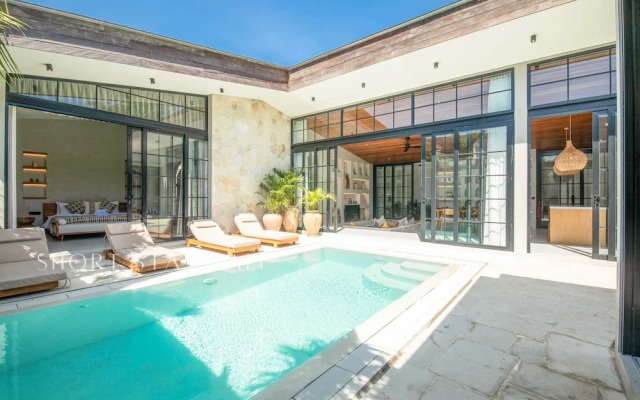 Stylish 5BR Boho Hideaway, 5 Minutes From Bingin
