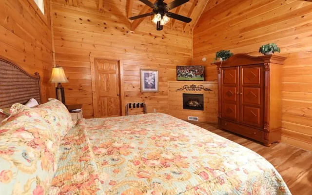 Mayberry 3 Br cabin by RedAwning