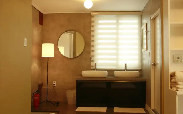 Crib 49 Guesthouse - Foreigner only