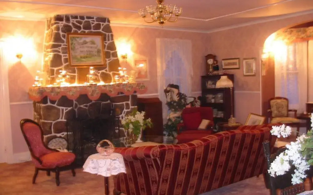 White Lilac Inn