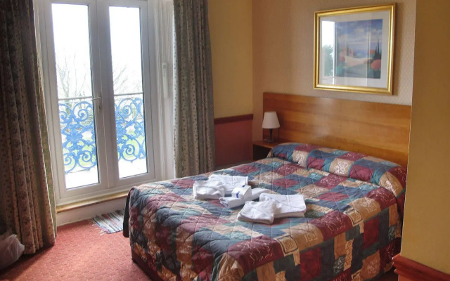 OYO The Southcliff Hotel
