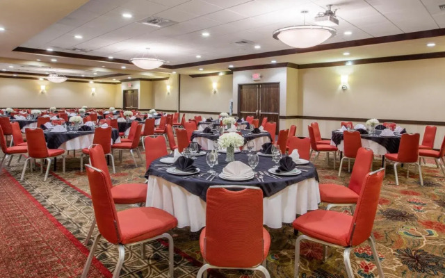 Crowne Plaza Anchorage Midtown by IHG