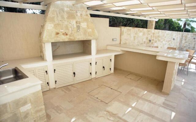 Seafront 5 Bedroom Villa Paradise in Sea Caves
