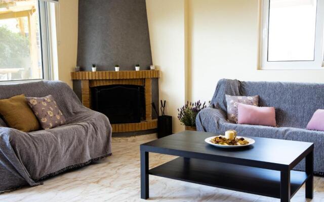 Relaxing family house with garden in Avra, Rafina