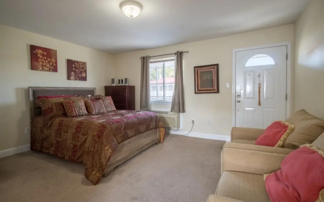 Oak Shores Studio 36