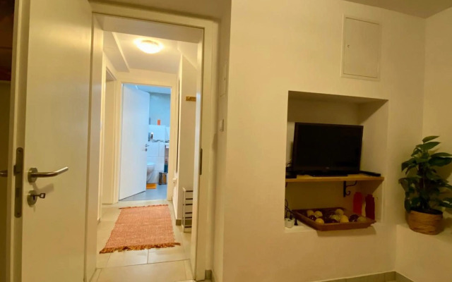 Gemütliche möblierte Souterrain Wohnung