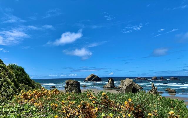 Sunset Oceanfront Lodging