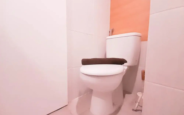 Elegant And Cozy Studio Barsa City Apartment