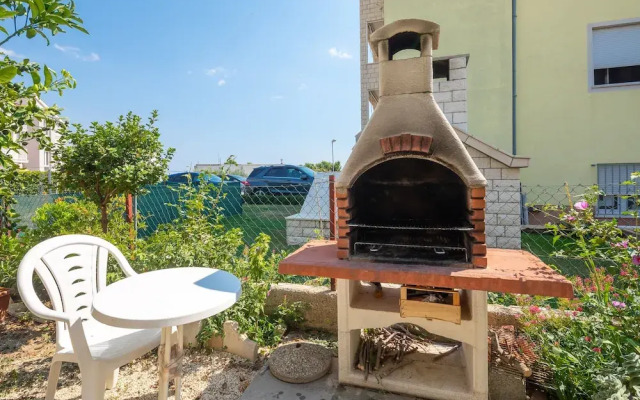 A2 - apt Near Beach w Patio, Parking and Grill