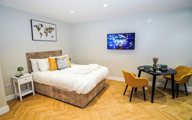 E2M Wisteria House Heathrow Free Parking