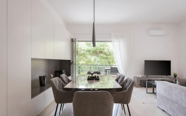 Vouliagmeni Stylish Apartment