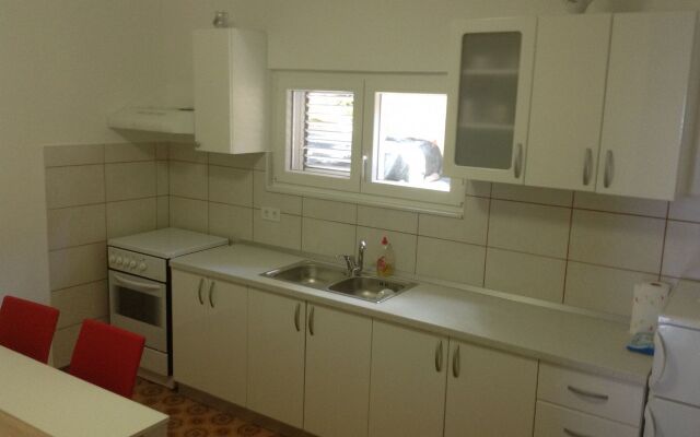 Apartment Bila - 15m from the sea: A1 Tisno, Island Murter