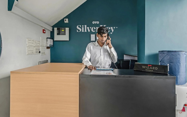 OYO SilverKey 76611 Nirsukh Palace