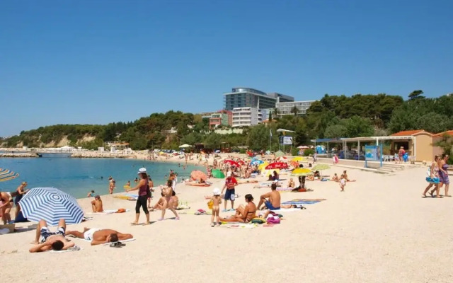 Modern 90 m2 apt With Balcony w the sea View